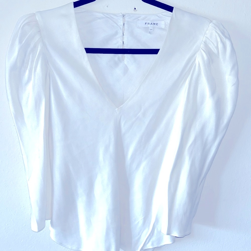 FRAME/ Cutest white top ever!🤍